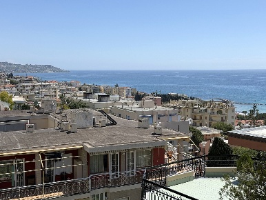 Foto Appartamento a Sanremo Foce - Semeria di 85 m² con 3 locali in vendita