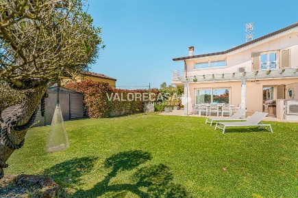 Foto Appartamento in S.c. di Pellicara 2/TER, Carrara di 160 m² in vendita