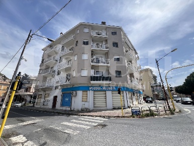 Foto Appartamento in Via GARIBALDI 1, Amantea Centro di 225 m² con 6 locali
