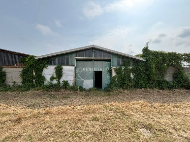 Foto Capannone industriale in Via Noverasco 15, Opera di 500 m² in vendita