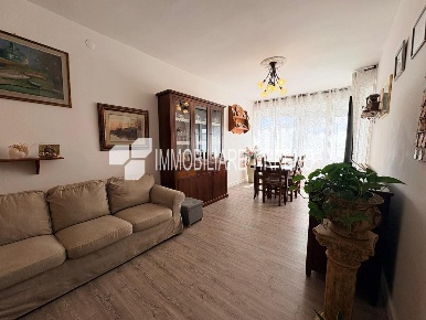 Foto Appartamento a Massa Centro di 93 m² con 4 locali in vendita