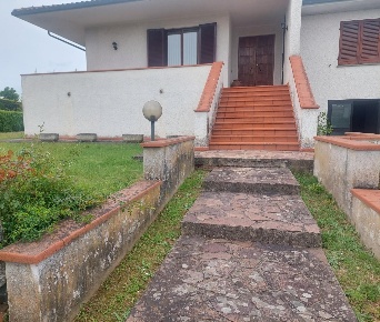Foto Villa unifamiliare a Castelfranco di Sotto di 400 m² con 8 locali