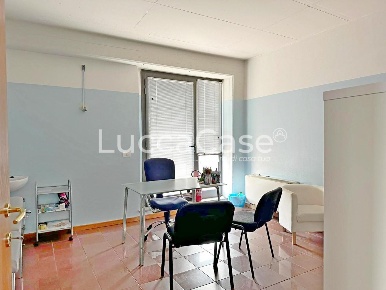 Foto Ufficio a Lucca Sant'Anna di 90 m² con 4 locali in affitto