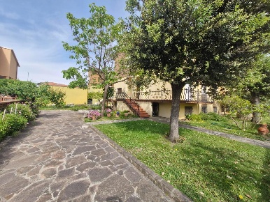 Foto Villa a schiera a Campiglia Marittima Venturina di 152 m² con 8 locali