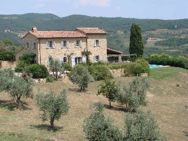 Foto Rustico a Riparbella di 275 m² con 7 locali in vendita