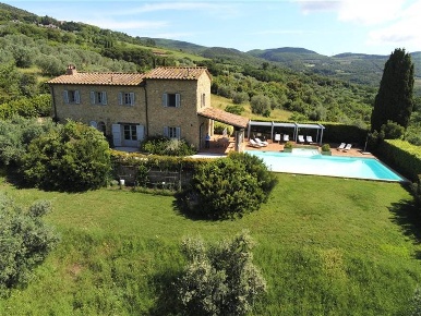 Foto Rustico a Riparbella di 275 m² con 7 locali in vendita