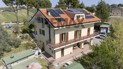 Foto Casa indipendente in Via San Moro 7, Trecastelli di 475 m² in vendita