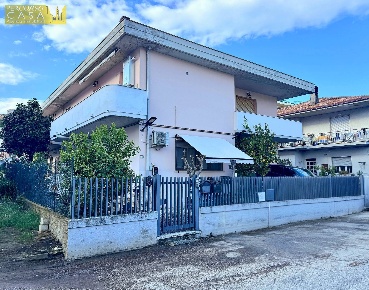 Foto Appartamento in Via Gioia, Roseto degli Abruzzi Centro di 160 m²
