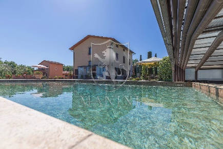 Foto Rustico a Cortona Centro di 1000 m² con 20 locali in vendita