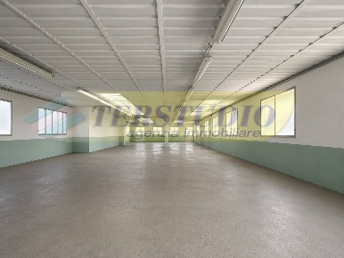 Foto Capannone industriale in via dell'artigianato snc, Centro di 850 m²