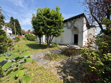 Foto Villa unifamiliare in Via Libertà 34, Arcisate Centro di 228 m²