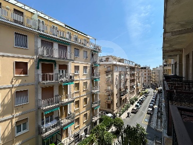 Foto Appartamento in via bogliolo 17, Alassio di 103 m² con 5 locali