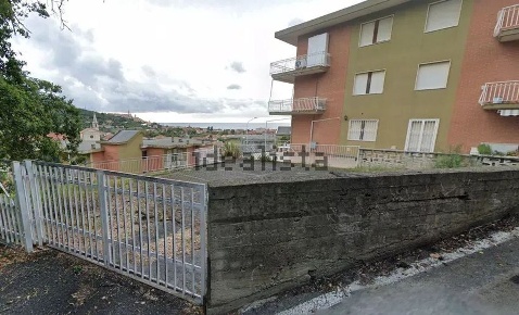 Foto Posti auto in Baudine 43, San Bartolomeo al Mare Centro di 13 m²
