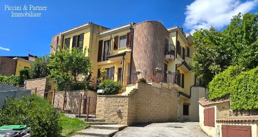 Foto Villa a schiera in Via della Madonnina 30, Torrita di Siena di 100 m²