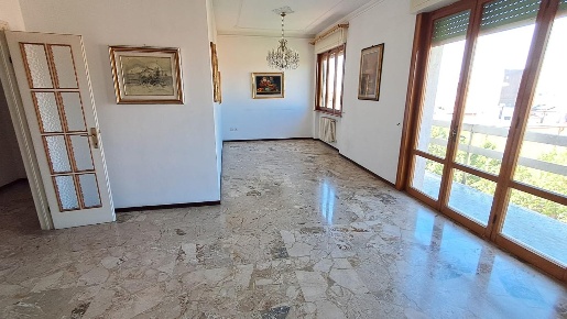 Foto Appartamento a Cecina Cecina Centro di 143 m² con 5 locali in vendita
