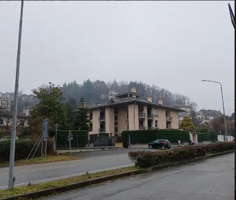 Foto Appartamento a Cuorgnè Centro di 401 m² con 8 locali in vendita