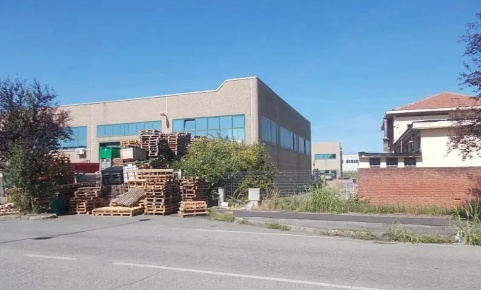 Foto Capannone industriale a Volpiano di 392 m² con 1 locali in vendita