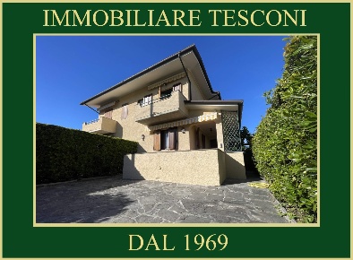 Foto Villa unifamiliare in VIA PIAVE 63, Pietrasanta di 140 m² con 6 locali