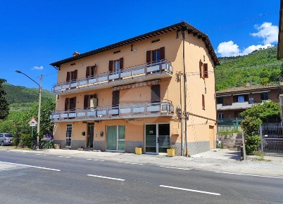 Foto Appartamento in Via Tifernate, Gubbio Centro di 105 m² con 9 locali