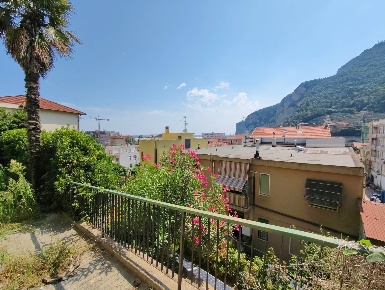Foto Appartamento in Salita al boschetto, Finale Ligure Centro di 110 m²