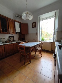 Foto Appartamento a Carrara Centro di 88 m² con 4 locali in vendita