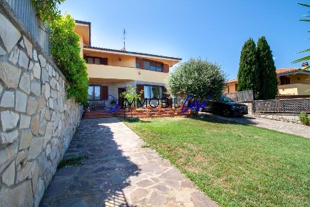 Foto Villa a schiera a Livorno Montenero Basso - Montenero Alto di 180 m²