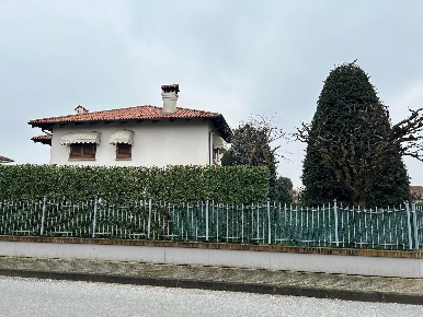 Foto Villa a schiera a Bruino di 430 m² con 10 locali in vendita
