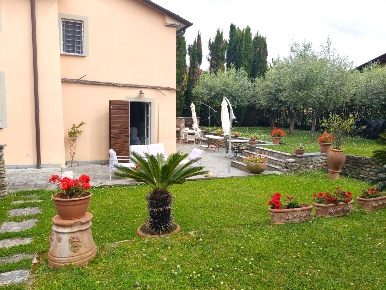 Foto Villa unifamiliare a Seravezza Ripa Pozzi Querceta Ponterosso