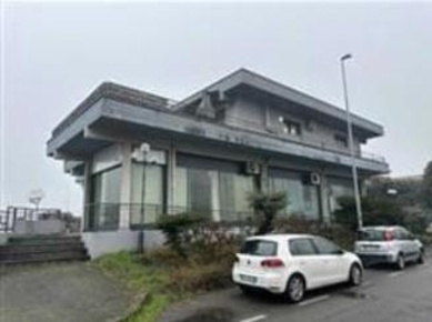 Foto Negozio a Bareggio di 287 m² con 5 locali in vendita