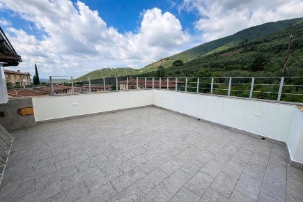 Foto Casa indipendente a Calci Centro di 210 m² con 7 locali in vendita