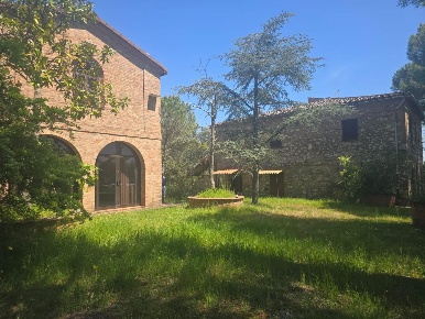 Foto Casa indipendente a Chiusdino di 310 m² con 13 locali in vendita