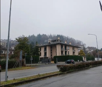 Foto Appartamento a Cuorgnè Centro di 182 m² con 6 locali in vendita