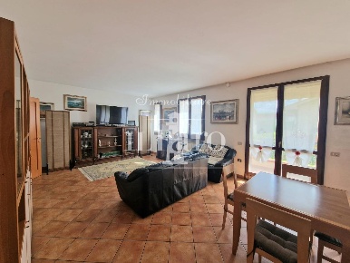 Foto Appartamento a Campi Bisenzio Centro di 120 m² con 5 locali in vendita