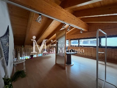 Foto Locale commerciale a Viareggio Torre del Lago di 250 m² con 3 locali