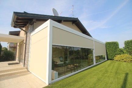 Foto Villa a schiera a Appiano Gentile Centro di 386 m² con 5 locali