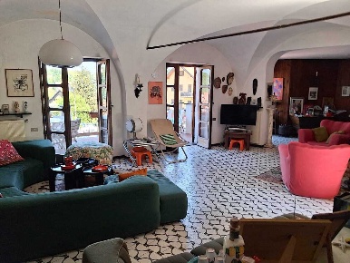 Foto Casa indipendente a Sassello Centro di 415 m² con 10 locali in vendita