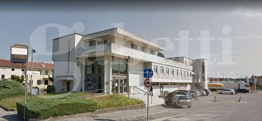 Foto Negozio a Villaverla Centro di 590 m² con 9 locali in affitto