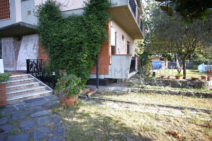 Foto Villa bifamiliare in Via bigioni, Carrara di 120 m² con 5 locali