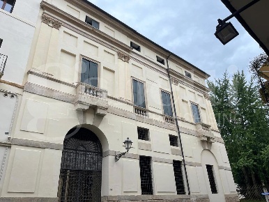Foto Ufficio a Vicenza Centro Storico di 500 m² con 7 locali in affitto