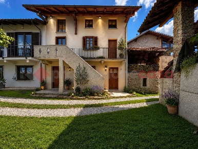 Foto Rustico in Bareggi, Borgo Ticino Centro di 155 m² con 4 locali