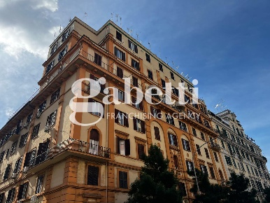 Foto Appartamento in Via ALBALONGA 7, Roma Re di Roma di 137 m² in vendita