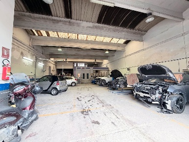 Foto Capannone industriale in Viale Ermocrate 30, Siracusa di 402 m²
