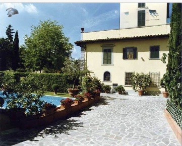 Foto Villa unifamiliare a Firenze Mantignano di 350 m² con 7 locali