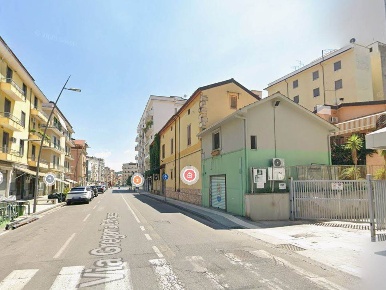 Foto Negozio in Via Gregorio Caloprese, Cosenza Centro di 60 m² in vendita