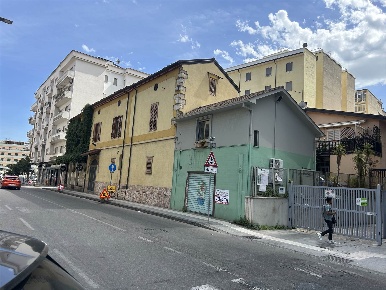 Foto Negozio in Via Gregorio Caloprese, Cosenza Centro di 60 m² in vendita