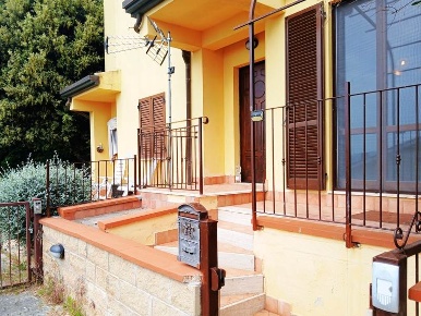 Foto Appartamento a Torrita di Siena di 100 m² con 7 locali in vendita