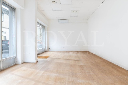 Foto Locale commerciale in via Gramsci  48, Lissone Centro Storico di 78 m²