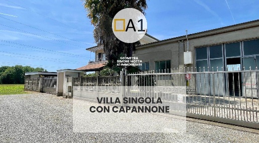 Foto Villa unifamiliare a Lazzate di 556 m² con 6 locali in vendita