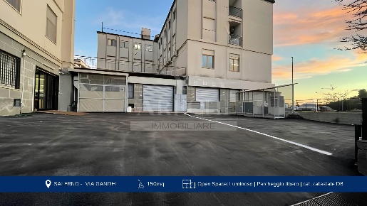 Foto Negozio a Salerno Mercatello - Mariconda di 150 m² con 2 locali