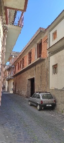 Foto Appartamento in Via Leone, Biancavilla di 546 m² con 10 locali